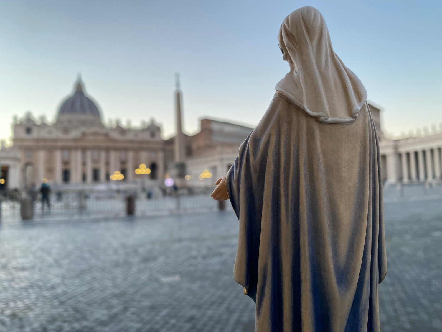 Scopri le nostre Statue Religiose in Legno Intarsiate a Mano