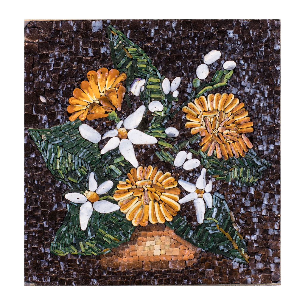 Mosaico de flores blancas y amarillas