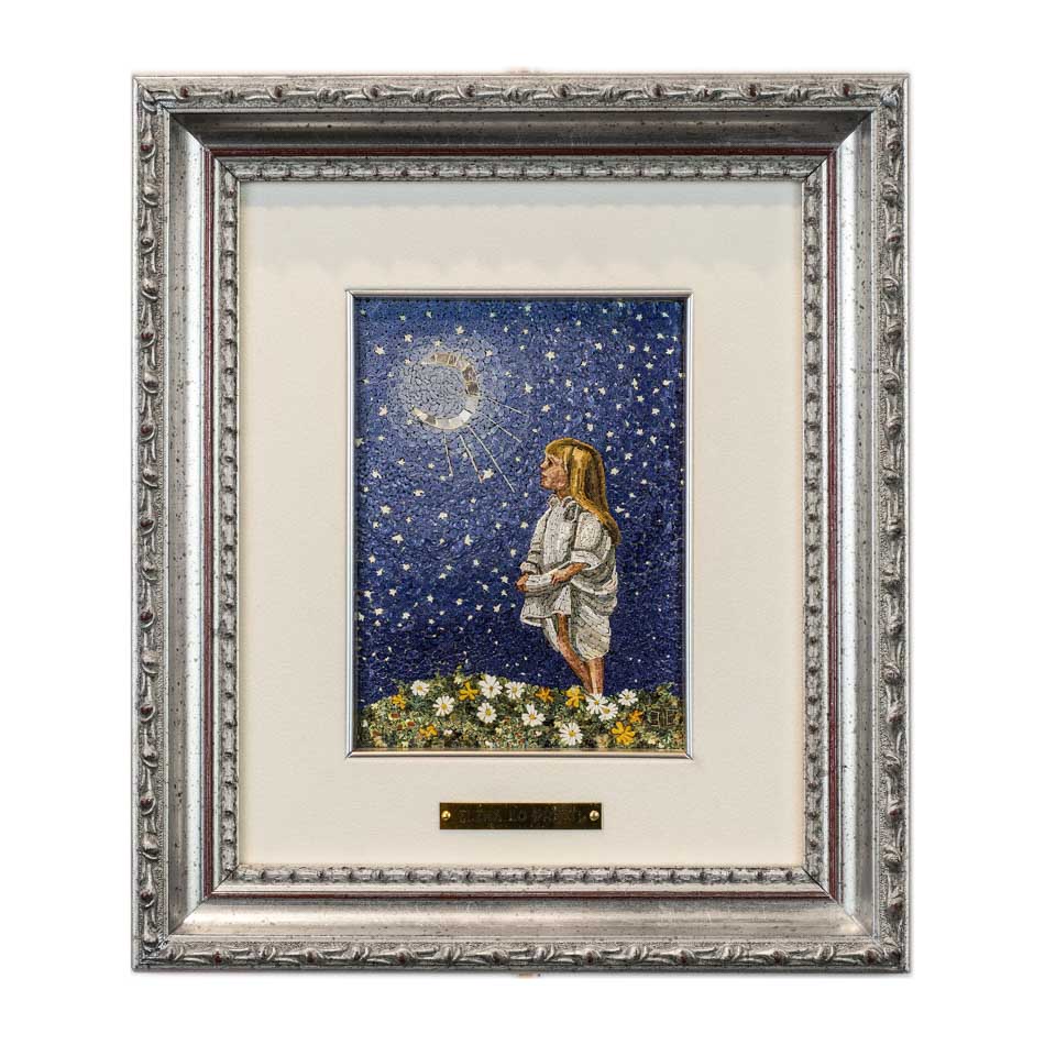 Chica mosaico que mira a la luna